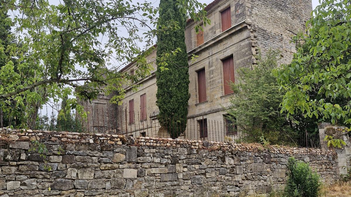 Château de Milhars vu depuis ses abords