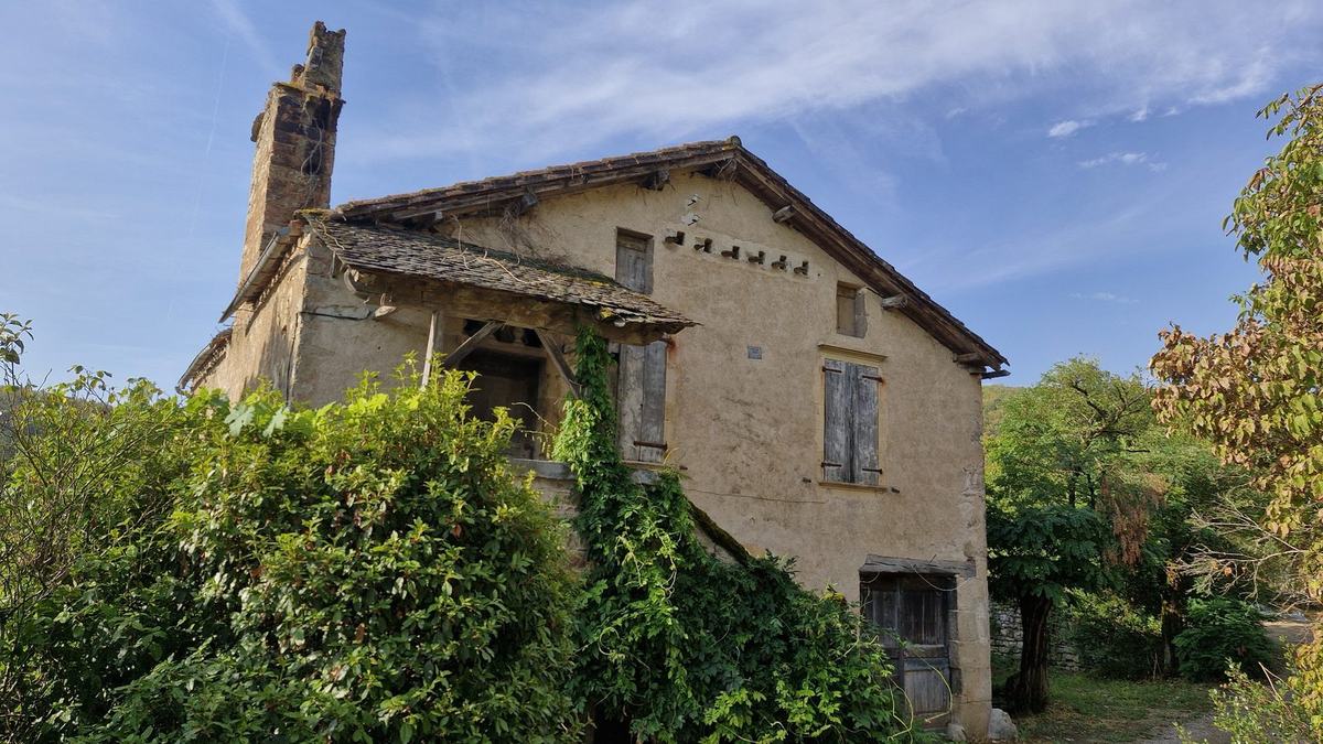 La maison Mercadier, 122 rue du Ravelin — façade et escalier extérieur
